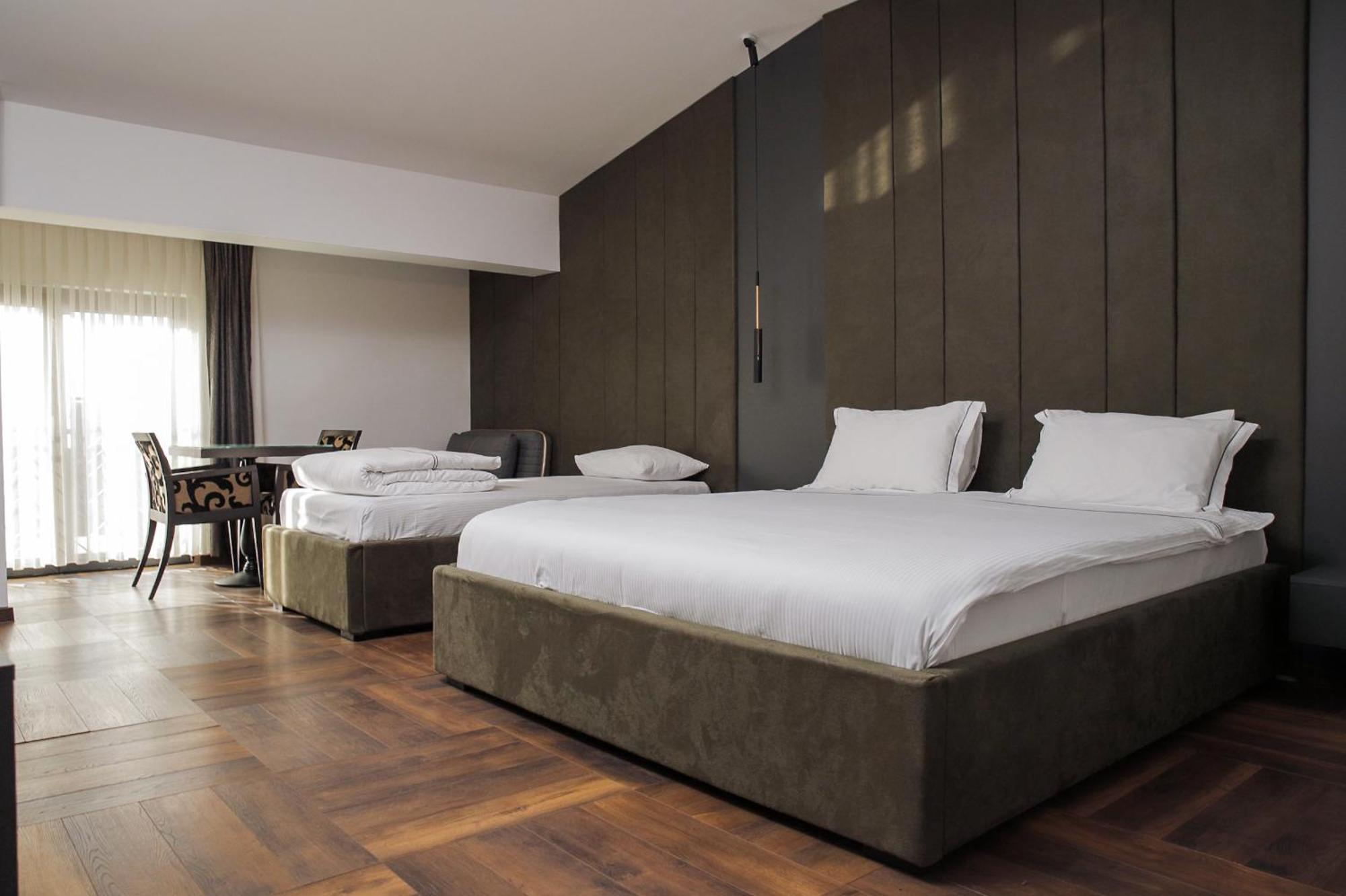 Triumf Hotel 프리즈렌 외부 사진
